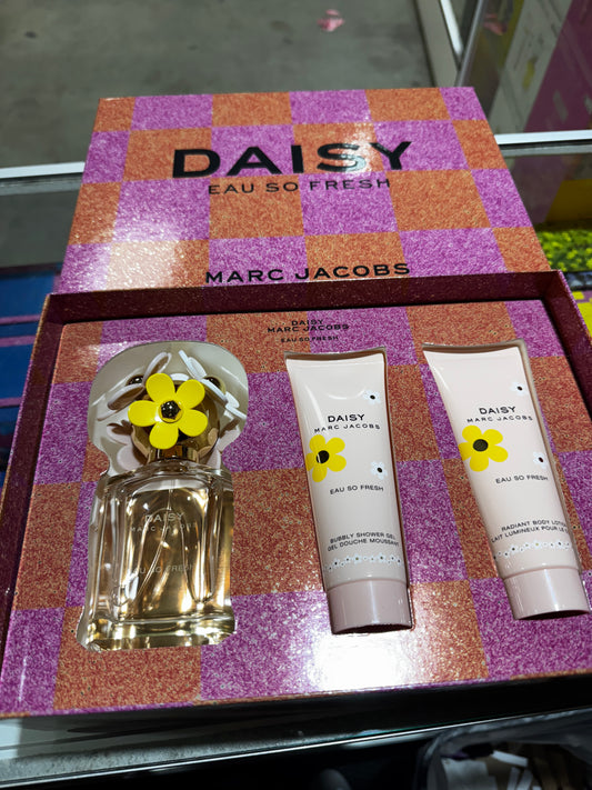 Gift Set Daisy Eau So Fresh 3pc 2.5 oz. + B/L+ S/G By Marc Jacobs